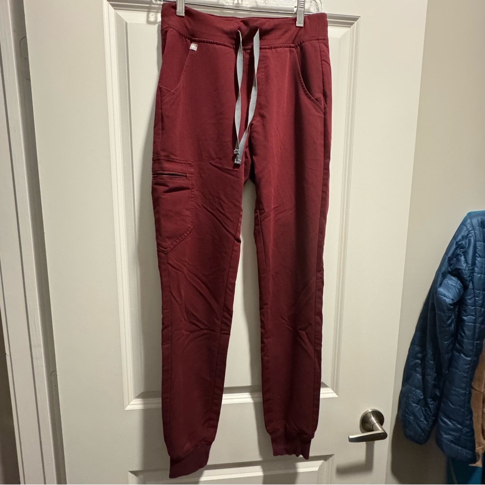 Figs TALL Zamora Joggers in Burgundy